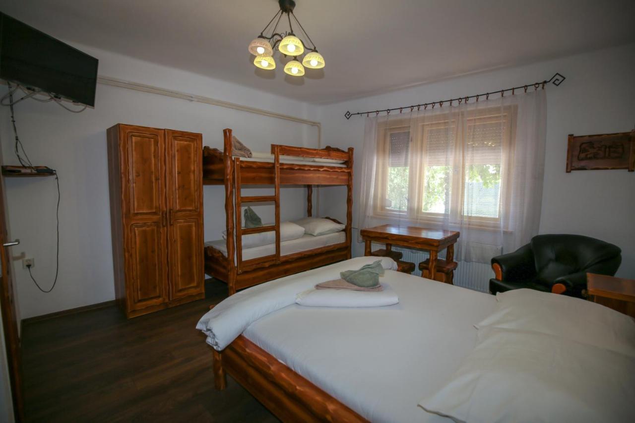 Hunter Villa Štúrovo Екстериор снимка