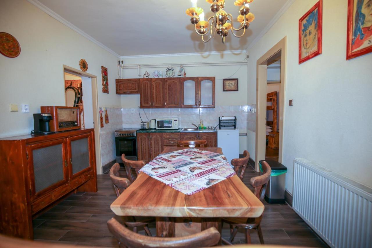Hunter Villa Štúrovo Екстериор снимка